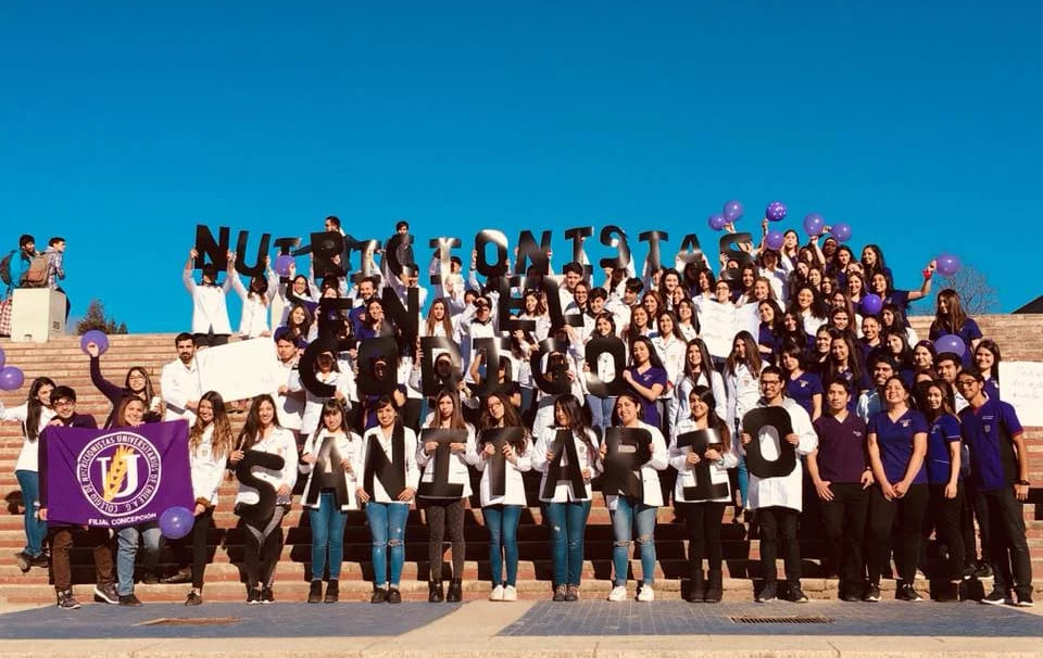 Foto de alumnado del Colegio de Nutricionistas de Chile